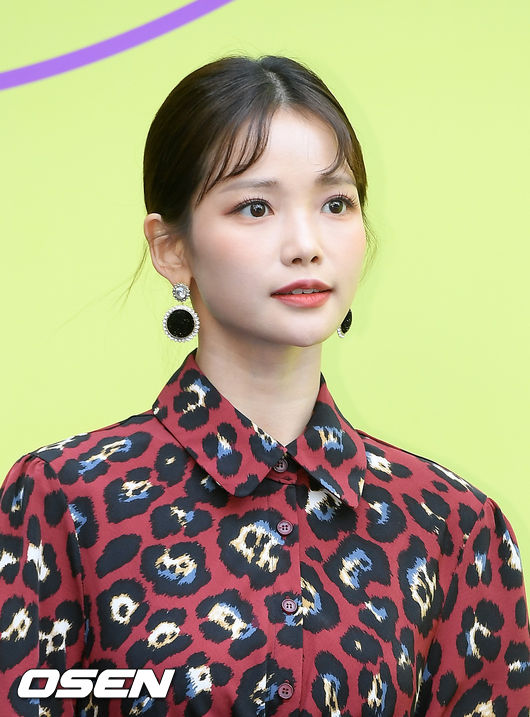 배우 하연수가 입장하며 포즈를 취하고 있다./ rumi@osen.co.kr