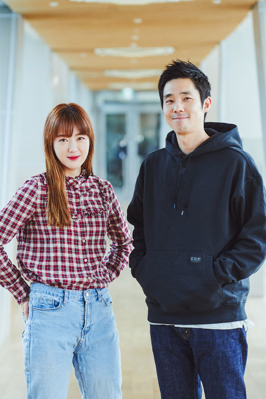 [사진=MBC 제공] '편애중계'를 연출한 손수정(왼쪽), 이재석 PD가 인터뷰에 임했다. 