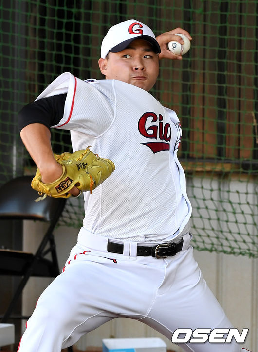 롯데 투수 정태승이 불펜 피칭을 하고 있다. /dreamer@osen.co.kr