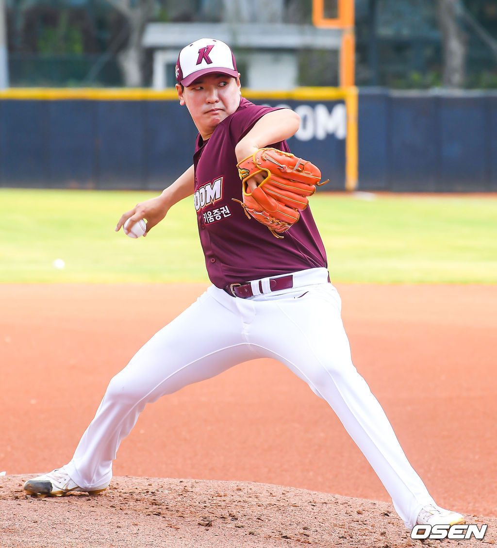 키움 조덕길이 힘차게 공을 뿌리고 있다./spjj@osen.co.kr