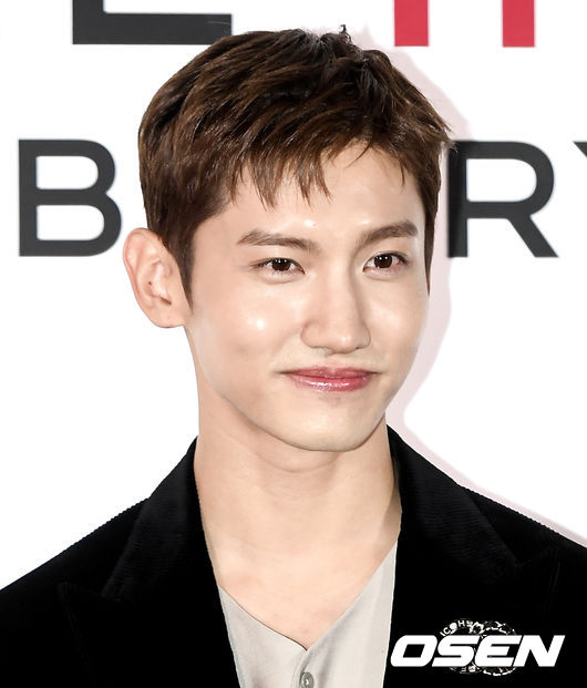 가수 최강창민이 포토타임을 하고 있다./ksl0919@osen.co.kr