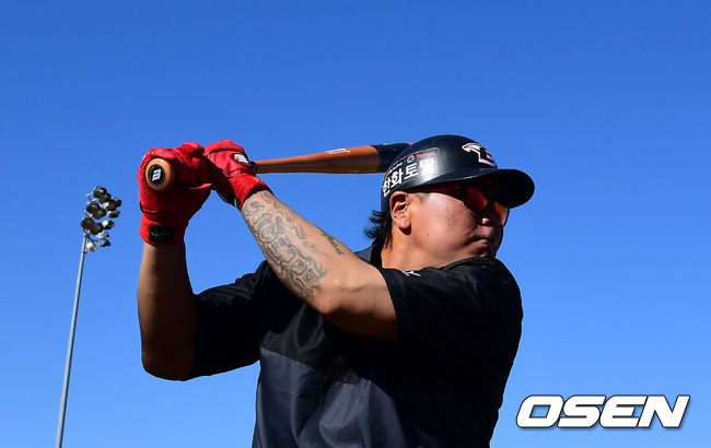 한화 김태균이 타격 훈련을 하고 있다. /jpnews@osen.co.kr