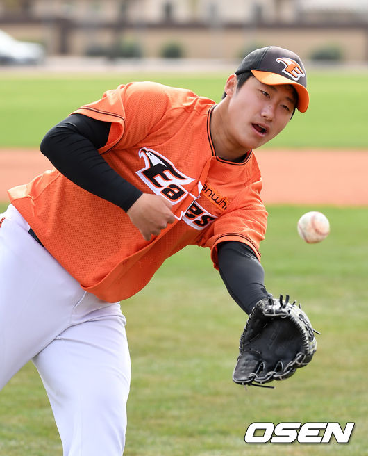 한화 신인 남지민이 펑고 훈련을 하고 있다. /jpnews@osen.co.kr