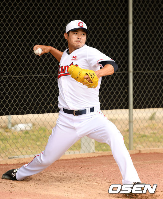 롯데 노경은이 불펜 피칭을 하고 있다. /sunday@osen.co.kr