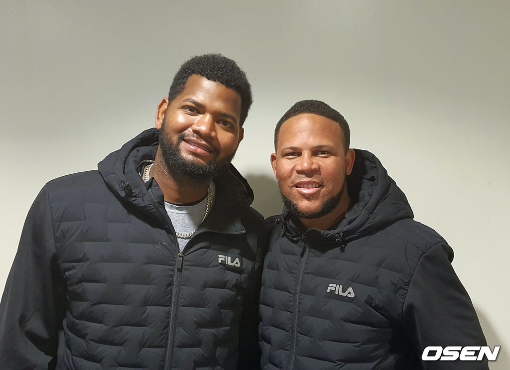 [사진] 알칸타라(좌)-페르난데스(우)