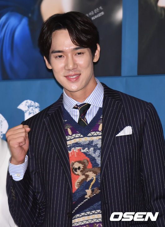 배우 유연석이 26일 오후 서울 논현동 파티오나인에서 열린 tvN '미스터 션샤인' 제작발표회에 참석해 포토타임을 갖고 있다. / youngrae@osen.co.kr