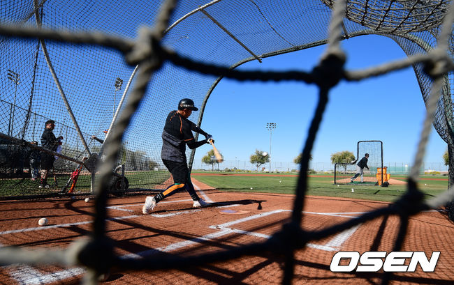 한화 송광민이 타격 훈련을 하고 있다. /jpnews@osen.co.kr