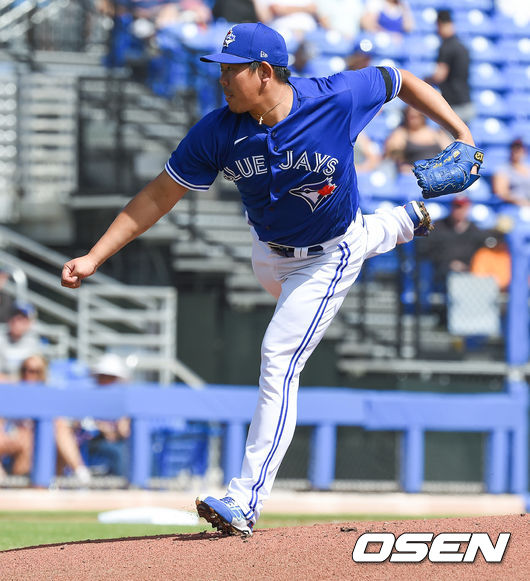 1회초 토론토 선발투수 야마구치가 역투하고 있다. / soul1014@osen.co.kr