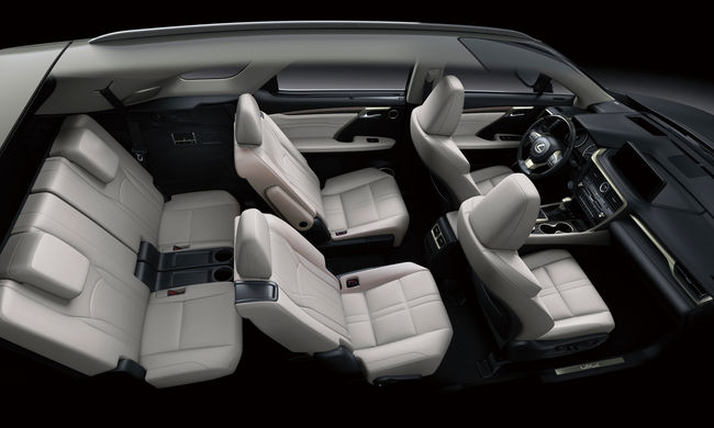 LEXUS RX 450hL의 좌석 배치. 