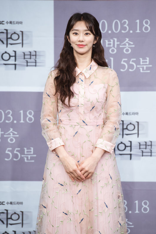 [사진=MBC 제공] 배우 이주빈이 '그 남자의 기억법' 제작발표회에서 포즈를 취했다.