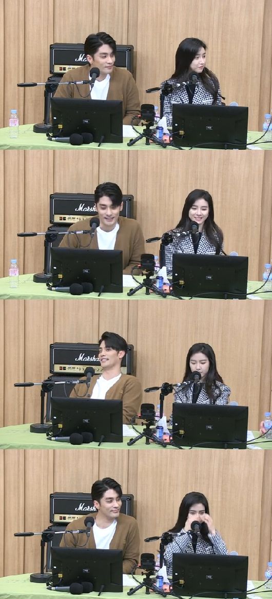 보이는 라디오 화면