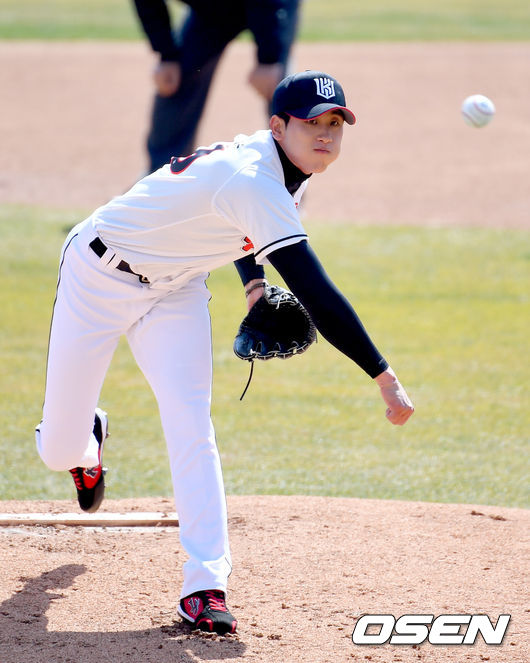 18일 경기도 수원시 수원kt위즈파크에서 kt 위즈의 자체 청백전이 진행됐다.1회초 김민수가 역투하고 있다./ ksl0919@osen.co.kr