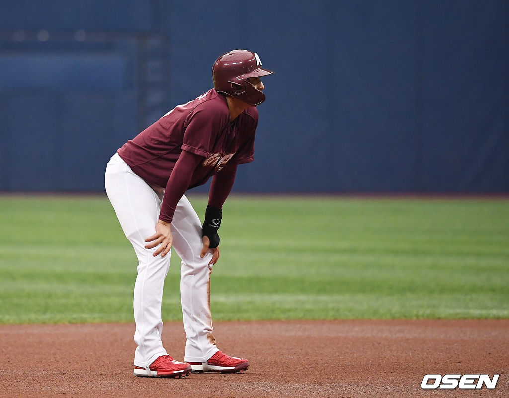 1회초 2사 2루 이정후가 누의 공과로 아웃된 뒤 아쉬워하고 있다. /youngrae@osen.co.kr 