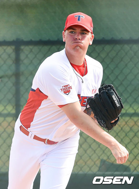 KIA타이거즈 애런 브룩스가 불펜피칭을 하고 있다. / soul1014@osen.co.kr