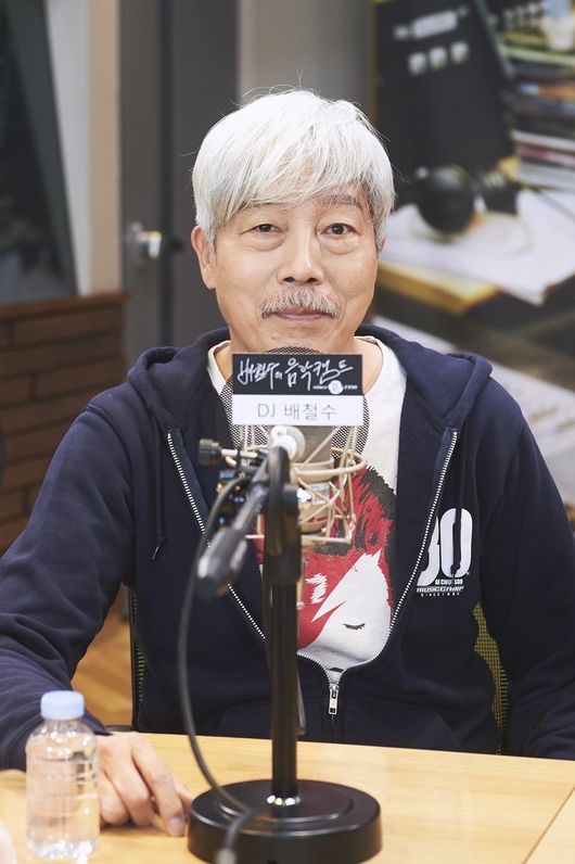 [사진=MBC 제공] '배철수의 음악캠프'가 30주년을 맞은 가운데, DJ 배철수가 기자간담회에 앞서 사진 포즈를 취했다. 