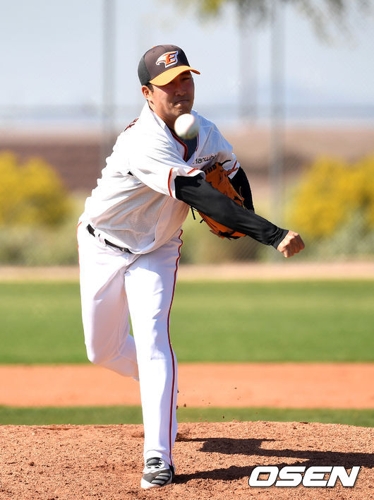 신정락이 자체 홍백전에서 역투하고 있다. /jpnews@osen.co.kr