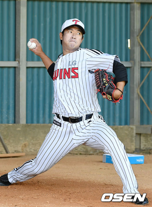 LG 김지용이 불펜 피칭을 하고 있다. /youngrae@osen.co.kr