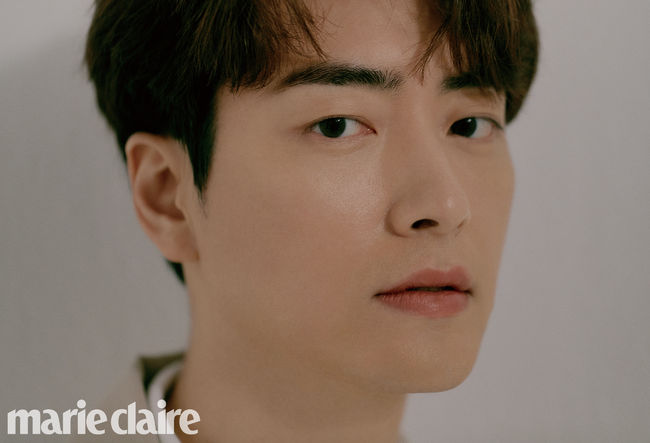 [사진=마리끌레르 제공] 배우 이준혁의 봄 화보가 공개됐다.