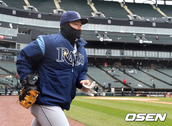 템파베이 최지만이 경기 시작을 앞두고 훈련을 위해 그라운드로 향하고 있다. /dreamer@osen.co.kr