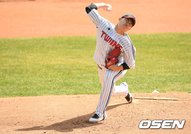 1회초 백팀 임찬규가 역투하고 있다. /cej@osen.co.kr