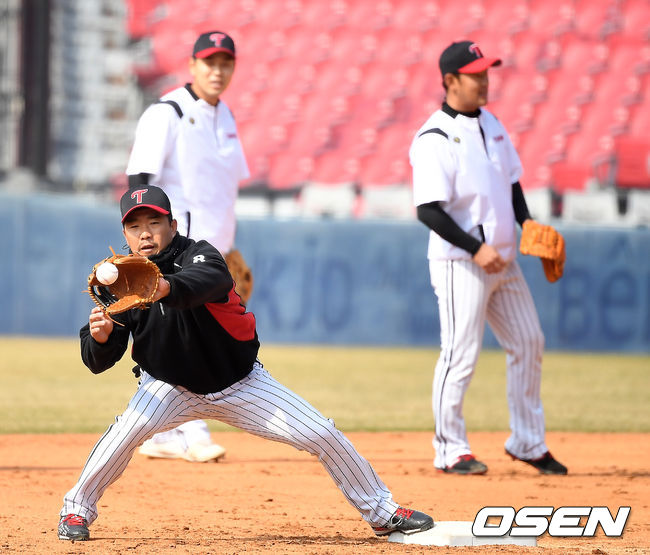 LG 정근우가 훈련을 하고 있다. /youngrae@osen.co.kr 