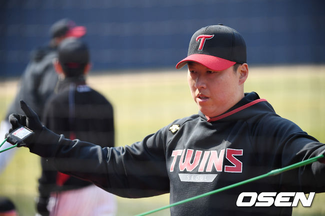 LG 차우찬이 스트레칭을 하고 있다. /youngrae@osen.co.kr 