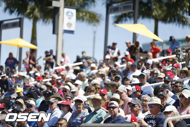 [사진] 시범경기를 보는 관중들. ⓒGettyimages(무단전재 및 재배포 금지)