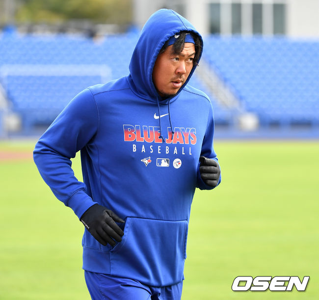 9일(한국시간) 미국 플로리다주 더니든 TD 볼파크에서 ‘2020 메이저리그’ 토론토 블루제이스의 스프링캠프 훈련 및 시범 경기가 열렸다.토론토 야마구치 슌이 러닝으로 몸을 풀고 있다. / dreamer@osen.co.kr