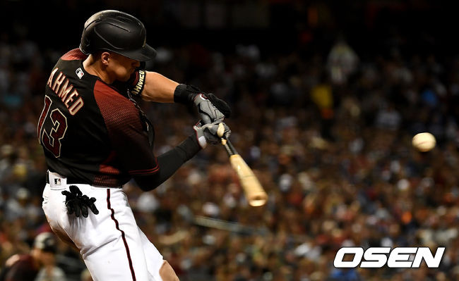 애리조나 닉 아메드가 2타점 2루타를 날리고 있다. /dreamer@osen.co.kr