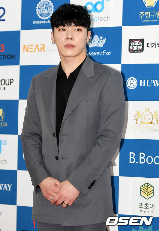 휘성은 앞서 지난달 방송인 에이미가 자신의 SNS에 폭로성 게시물을 올리면서 프로포폴 투약과 성폭행 모의 의혹에 시달렸다. 이후 휘성은 불거진 의혹에 대해 방송인 에이미의 사과가 담긴 녹취록을 공개하며 의혹은 지웠으나, 이미지에 상처를 입게 됐다. /pjmpp@osen.co.kr