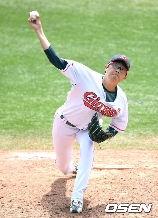 홈팀 선발 롯데 박세웅이 힘차게 공을 뿌리고 있다. / dreamer@osen.co.kr