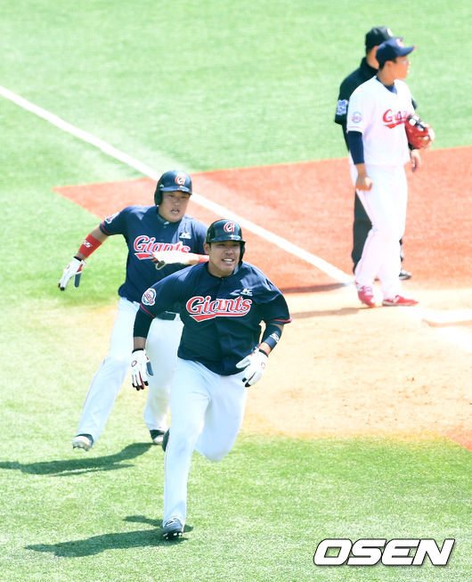 5회초 무사 1, 2루 상황 롯데 김동한의 2루타 때 주자 지성준과 김준태가 홈으로 달리고 있다. / dreamer@osen.co.kr
