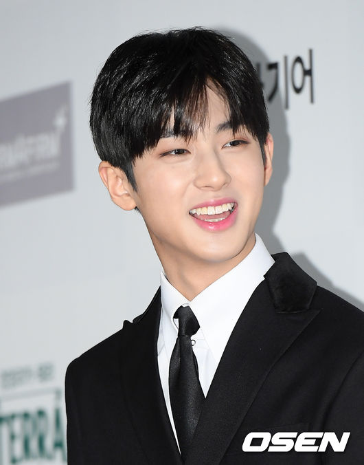 가수 김민규가 포즈를 취하고 있다. /cej@osen.co.kr