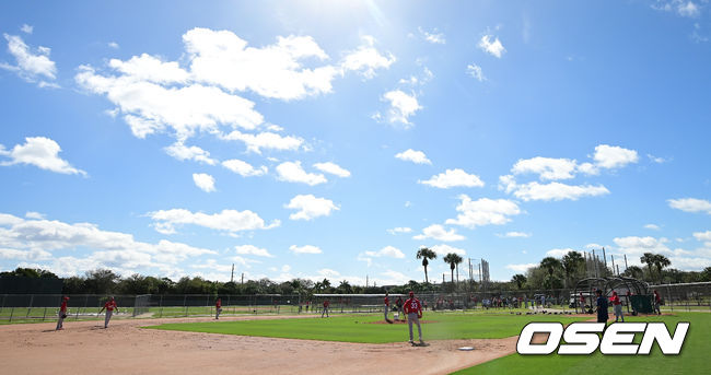 투수조 번트훈련에서 김광현이 3루 수비를 펼치고 있다. / soul1014@osen.co.kr