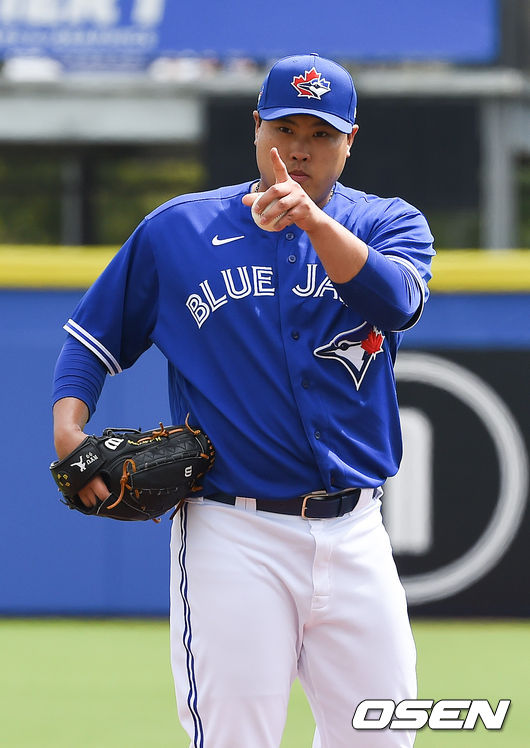 류현진이 마운드에 올라 사인을 보내고 있다. /soul1014@osen.co.kr