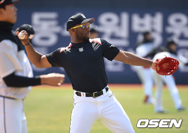 로하스가 캐치볼을 하고 있다.  /  soul1014@osen.co.kr