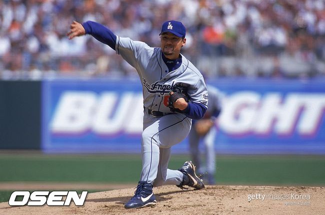 [사진] 지난 2000년 4월12일(한국시간) 퍼시픽벨파크에서 투구하는 박찬호 /ⓒGettyimages(무단전재 및 재배포 금지)