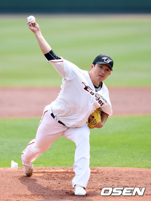 1회초 무사에서 청팀 선발투수 장시환이 역투하고 있다. /sunday@osen.co.kr
