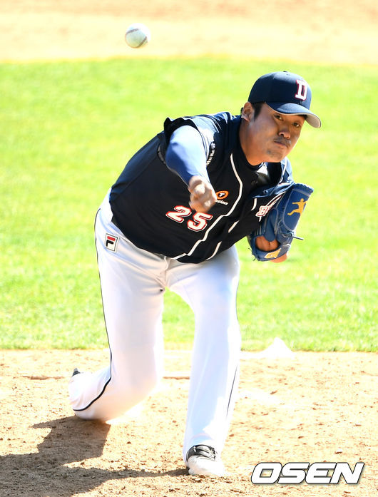 6회말 마운드에 오른 두산 투수 이동원이 힘차게 공을 뿌리고 있다. /dreamer@osen.co.kr