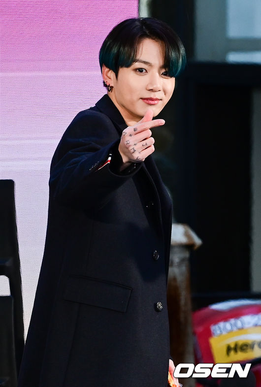 방탄소년단 정국이 팬들에게 인사를 하고 있다./ soul1014@osen.co.kr