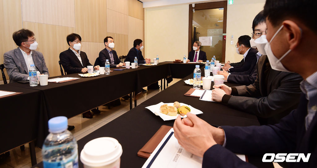 KBO 정운찬 총재와 10개 구단 사장 등이 참석해 회의를 하고 있다. /jpnews@osen.co.kr 