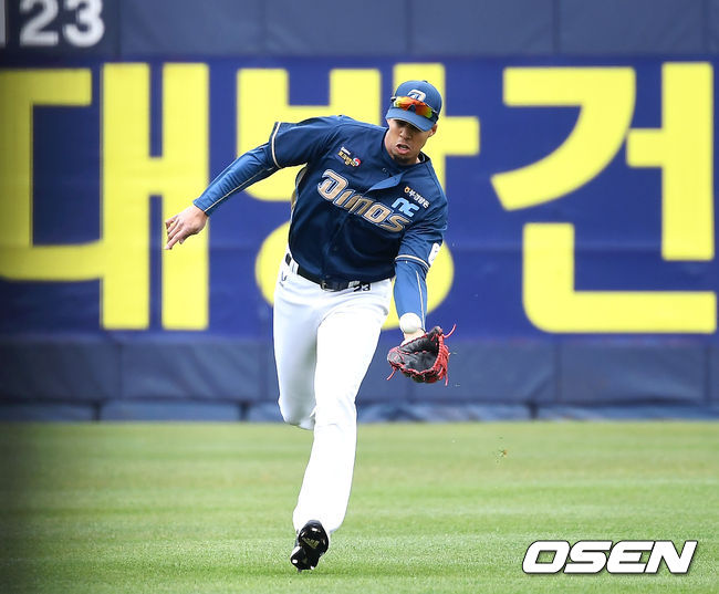 1회말 2사 청팀 알테어가 백팀 박석민의 타구를 잡아내고 있다. /youngrae@osen.co.kr