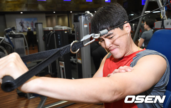 플로리다 스프링캠프에서 웨이트 트레이닝을 하고 있는 고영창./OSEN DB
