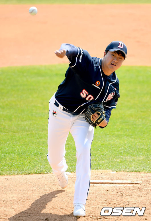 선발 이영하가 역투하고 있다. /ksl0919@osen.co.kr