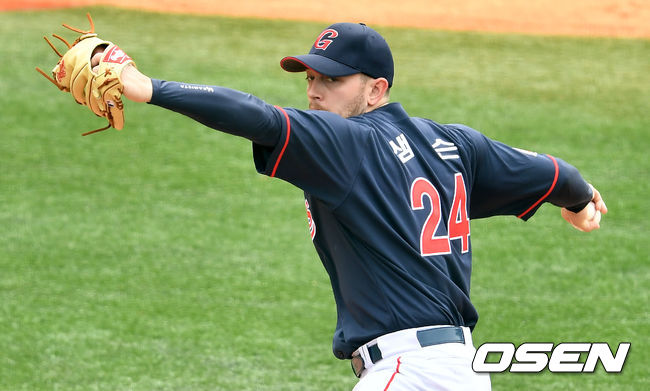 이날 경기는 원정팀이 6-1로 승리를 거뒀다.롯데 선발 샘슨이 힘차게 공을 뿌리고 있다. / dreamer@osen.co.kr