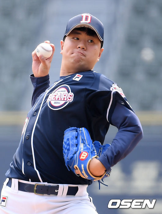 1회말 청팀 선발투수 이영하가 역투하고 있다. /cej@osen.co.kr