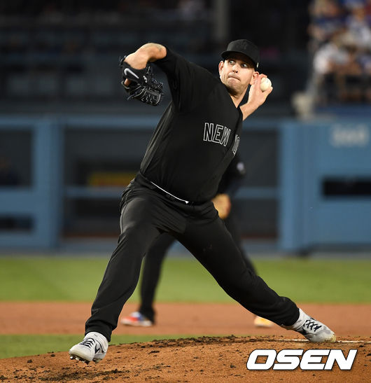 2회말 무사에서 뉴욕 양키스 선발투수 제임스 팩스턴이 역투하고 있다. /dreamer@osen.co.kr