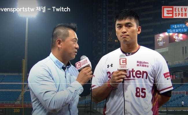 [사진] 홈런 3방을 때린 주위셴 /일레븐스포츠 트위치 캡처