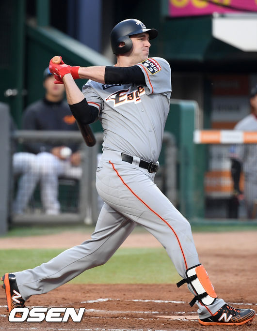 3회초 청팀 선두타자 호잉이 타석에서 헛스윙을 하고 있다./ rumi@osen.co.kr