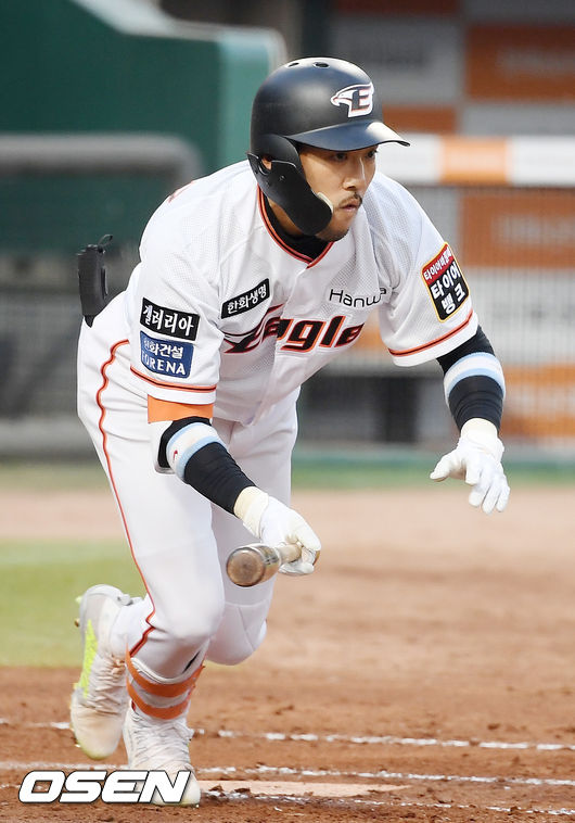 2회말 1사 주자 2,3루 한화 백팀 이용규가 2타점 적시타를 날리고 있다./ rumi@osen.co.kr